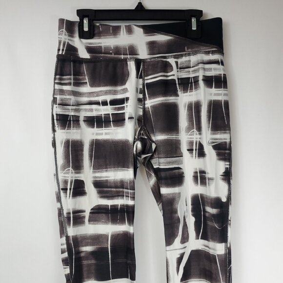 Nike Dri-Fit Stretch Workout Womens Leggings Sz XS Blk/Wht/Brwn Print - Picture 1 of 13